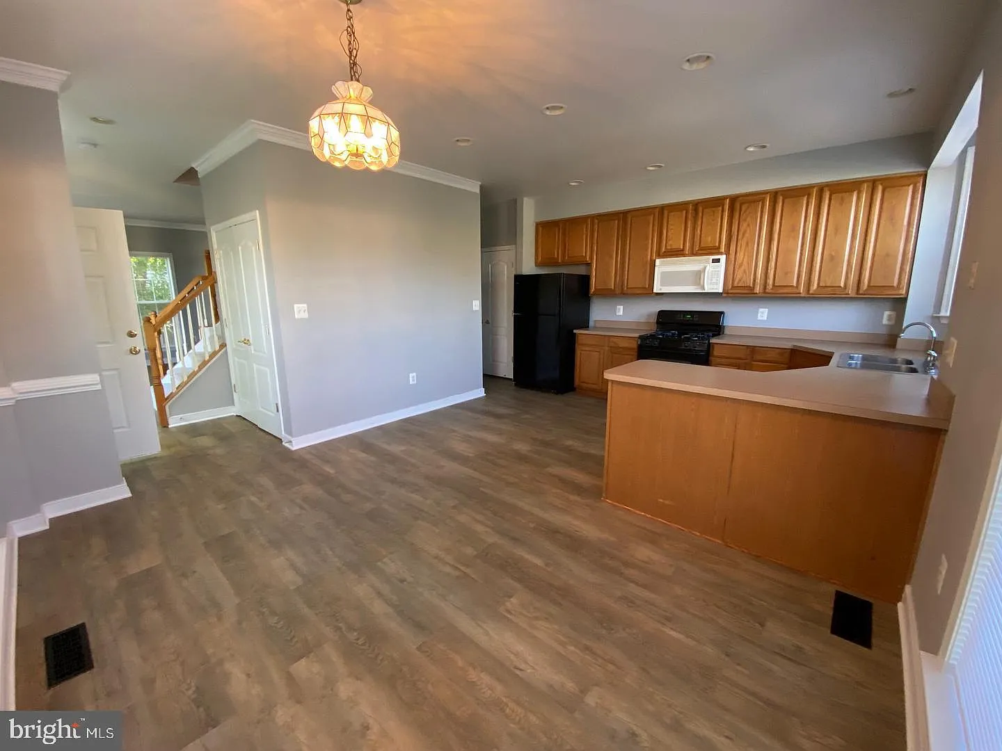 3 bed, 4.0 bath, 1896 sqft, $2,500 — Photo 4