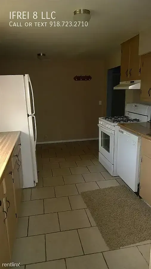 2 bedroom 1 bath down stairs unit in the 2 level duplex — Photo 4