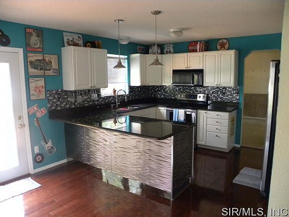 3rd image of 824 Piquard Ct