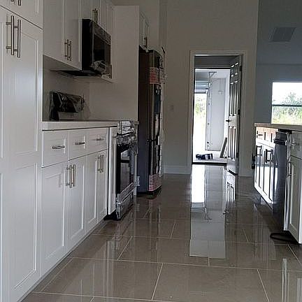 3rd image of 3371 Poinciana Dr