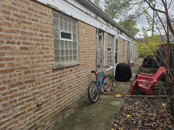 3rd image of 12300 S Elizabeth St