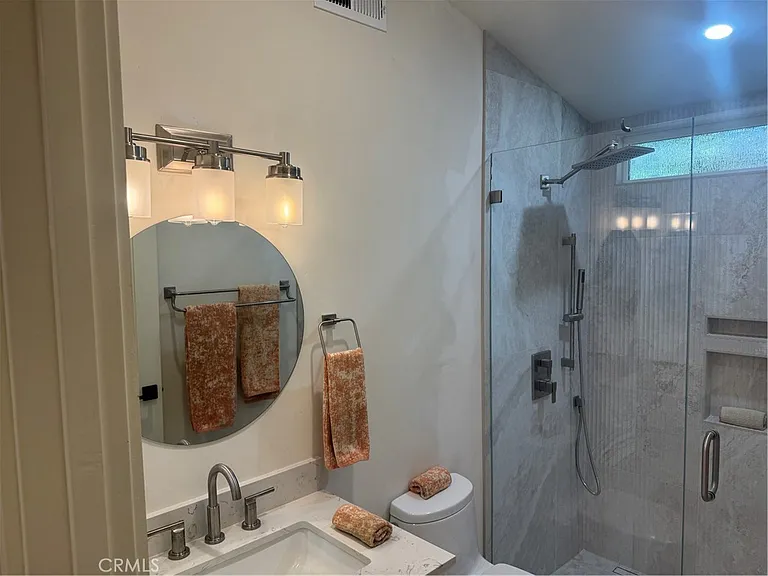 820 Saint Clair St #1 — Photo 12