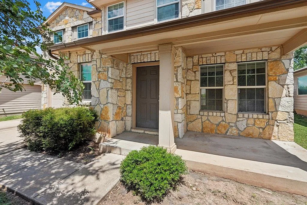 3 bed, 2.5 bath, 1571 sqft, $1,900 — Photo 1