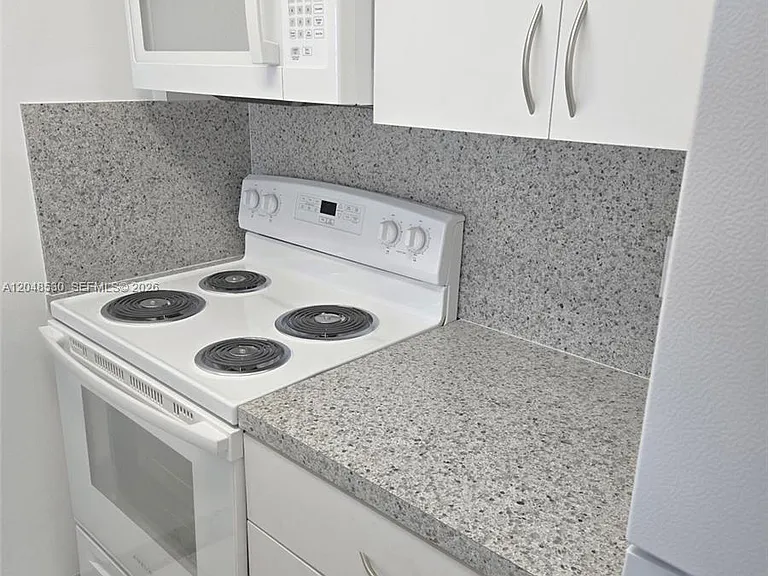 1225 NE 124th St #35B — Photo 3