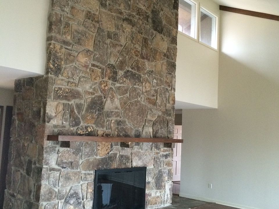 2nd image of 398 Vanguard Ln