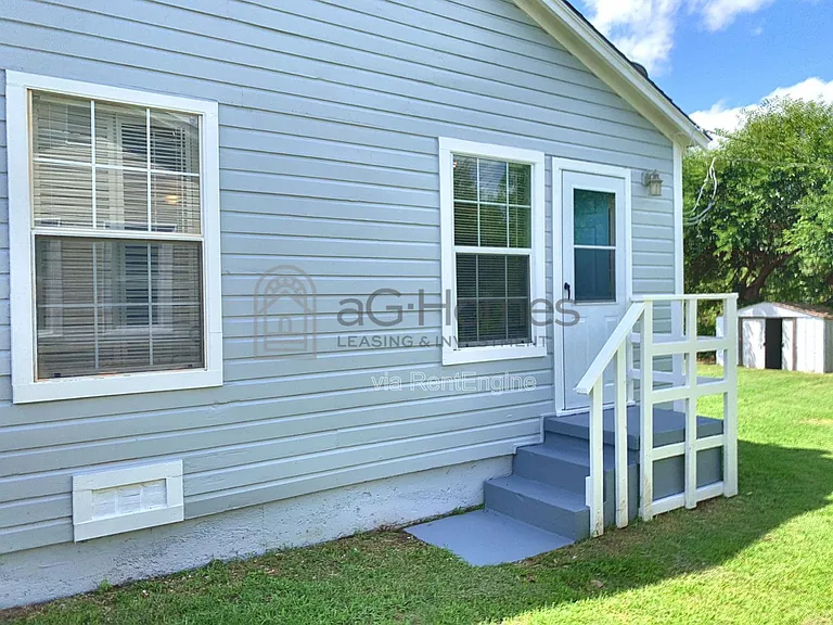 5617 N Donald Ave — Photo 8