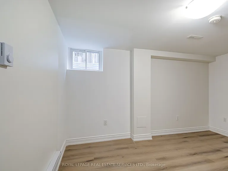277 Mississaga St #LOWER — Photo 20