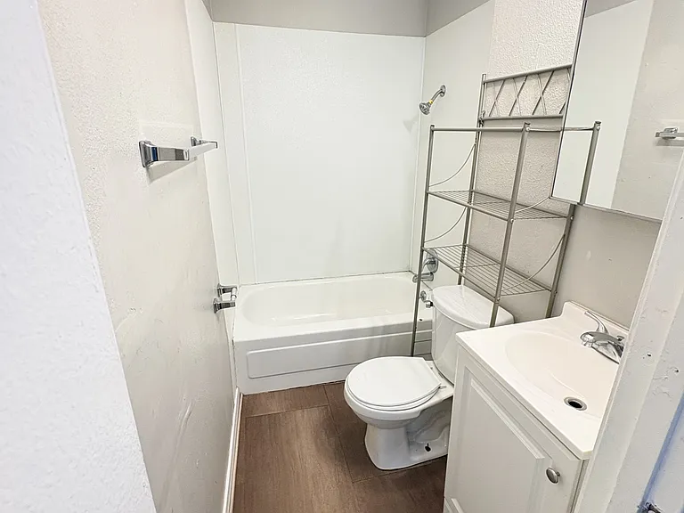 709 Baylor St #C — Photo 6