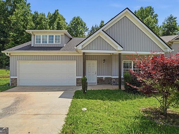 2nd image of 785 Dawn Pl