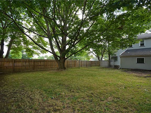 4th image of 1381 Creek St