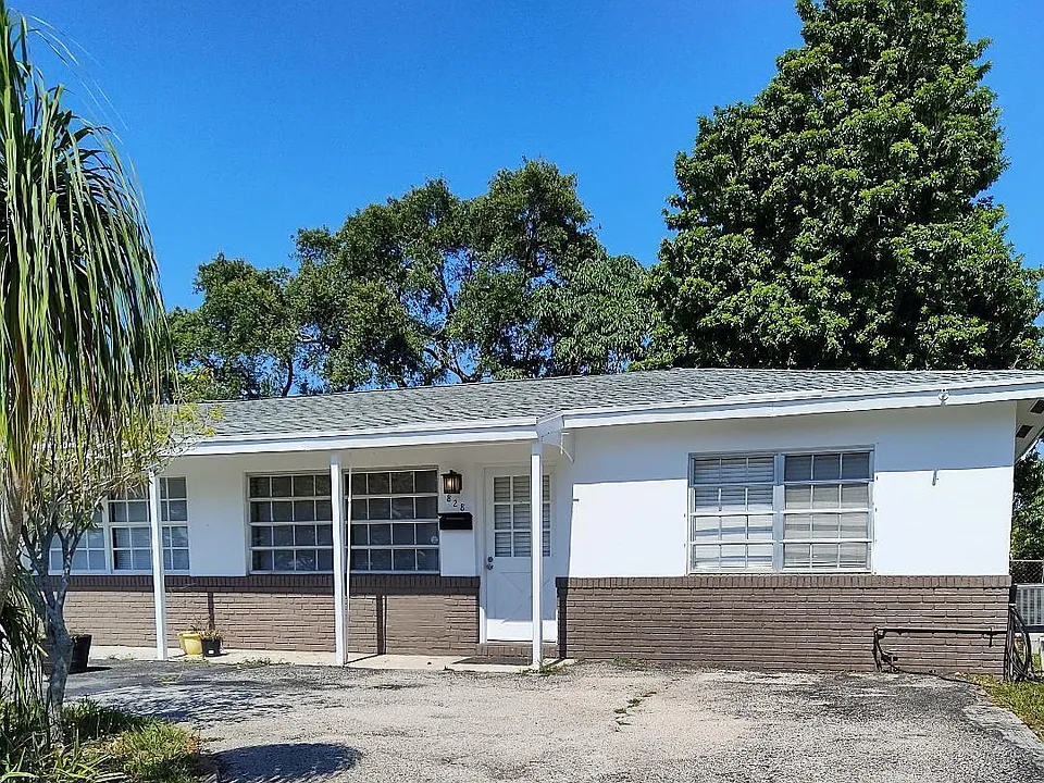 828 Prosperity Farms Rd