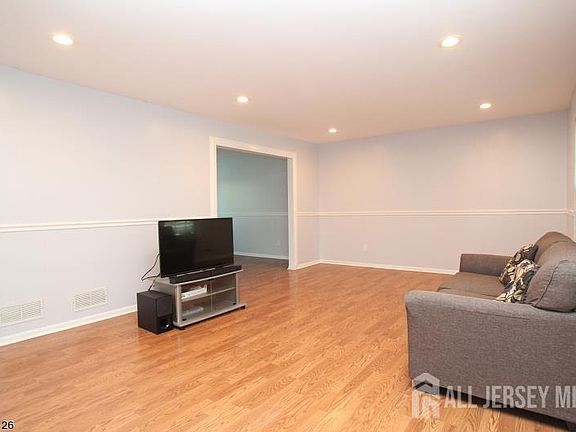 4th image of 2 Wyndham Way