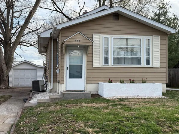 3521 Omega St, Alton, IL 62002