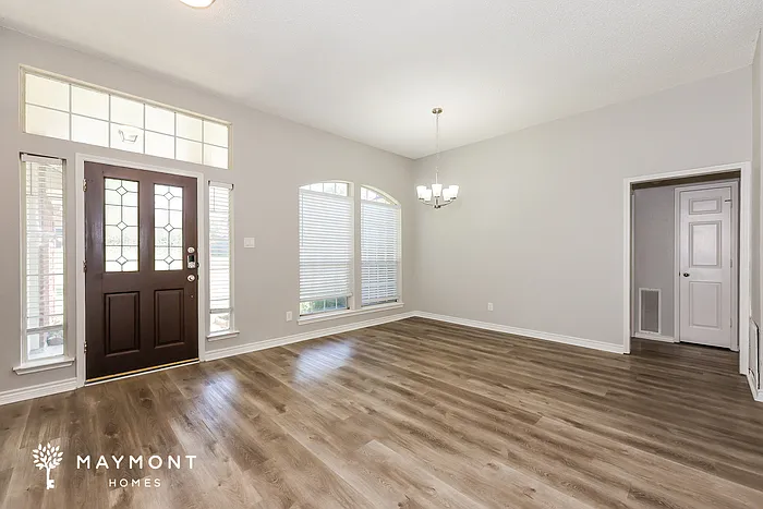 819 Crooked Creek Ln — Photo 5