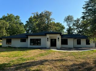 10680 Country View Dr, Saint Louis, MO