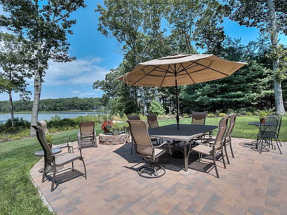 4th image of 387 Wood Ln