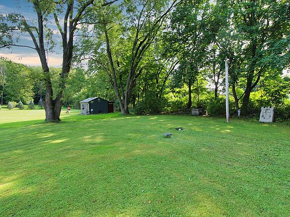 5th image of 409 Hillcrest Dr