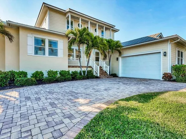 634 Key Royale Dr, Holmes Beach, FL 34217
