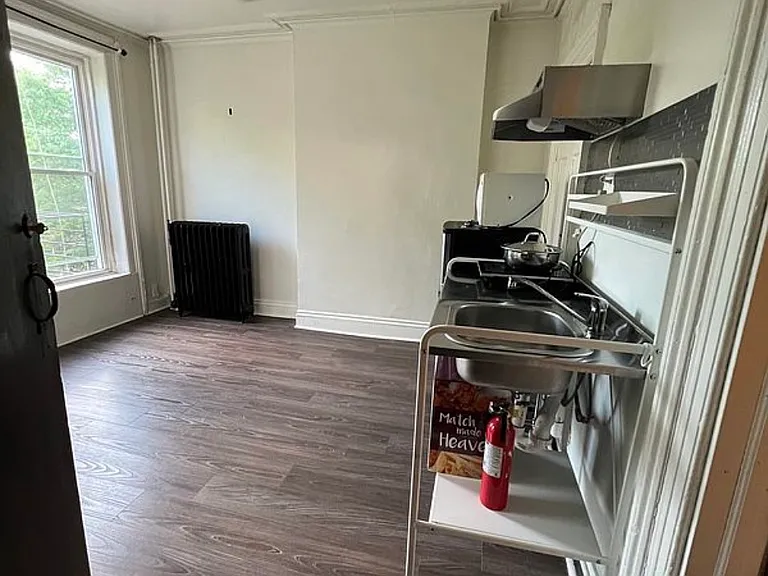 735 Hancock St #3 — Photo 4