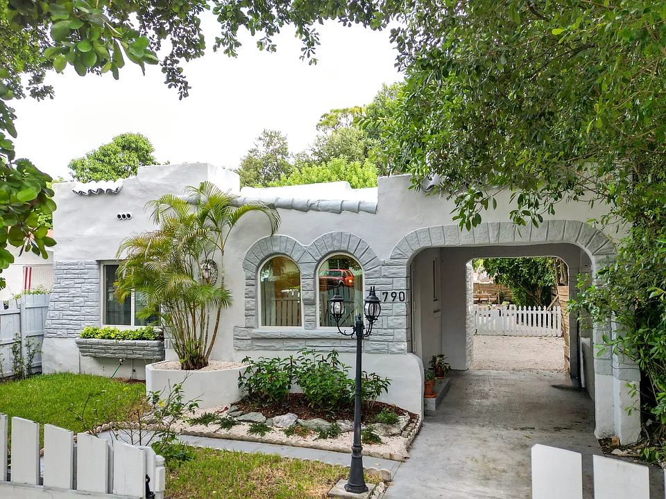 790 NW 51st St