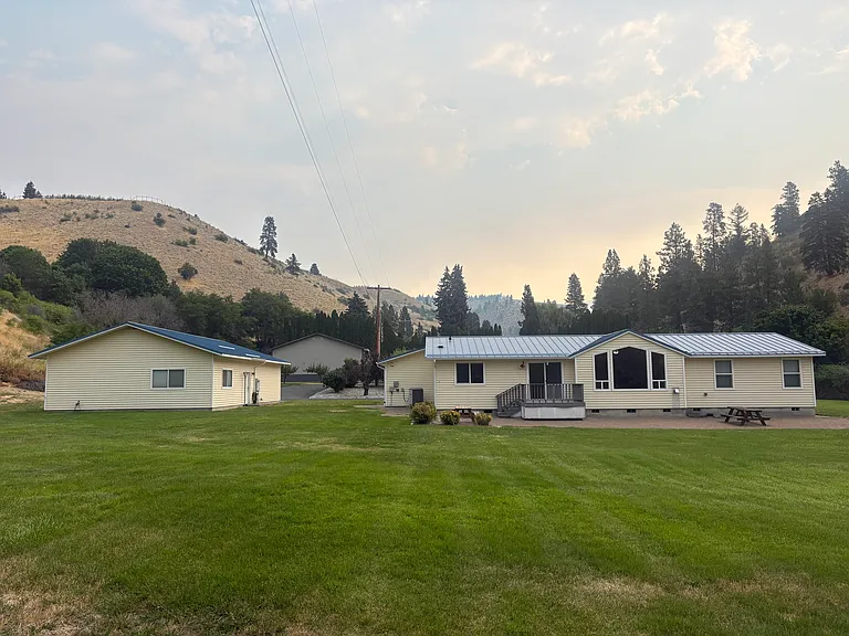 39 Peacock Ln — Photo 28