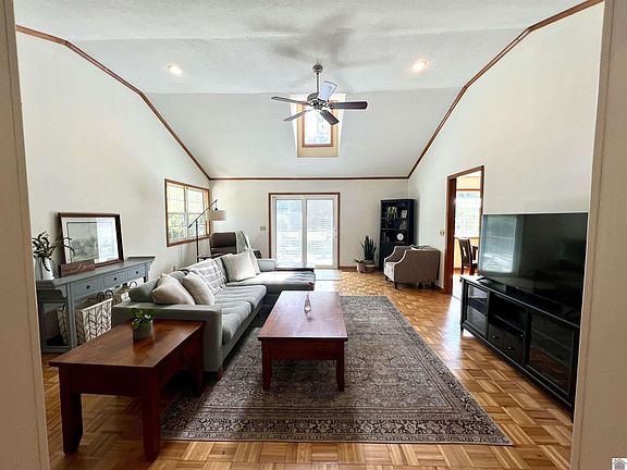 3rd image of 2103 Carol Dr