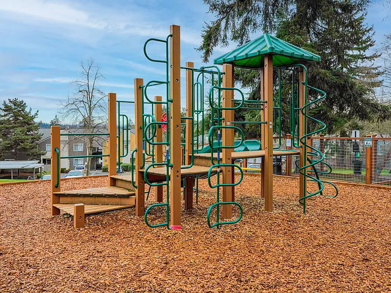 Ballinger Commons — Photo 9