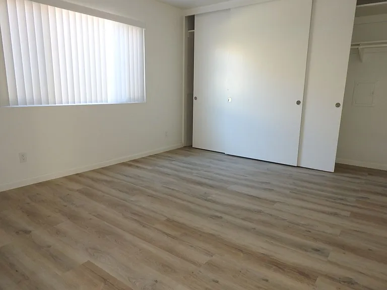 4944 Narragansett Ave — Photo 19