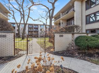 (Undisclosed Address), Oak Park, IL 60302