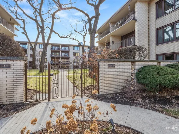 (undisclosed Address), Oak Park, IL 60302