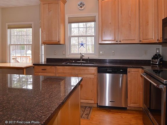 5th image of 42 White Oak Ct