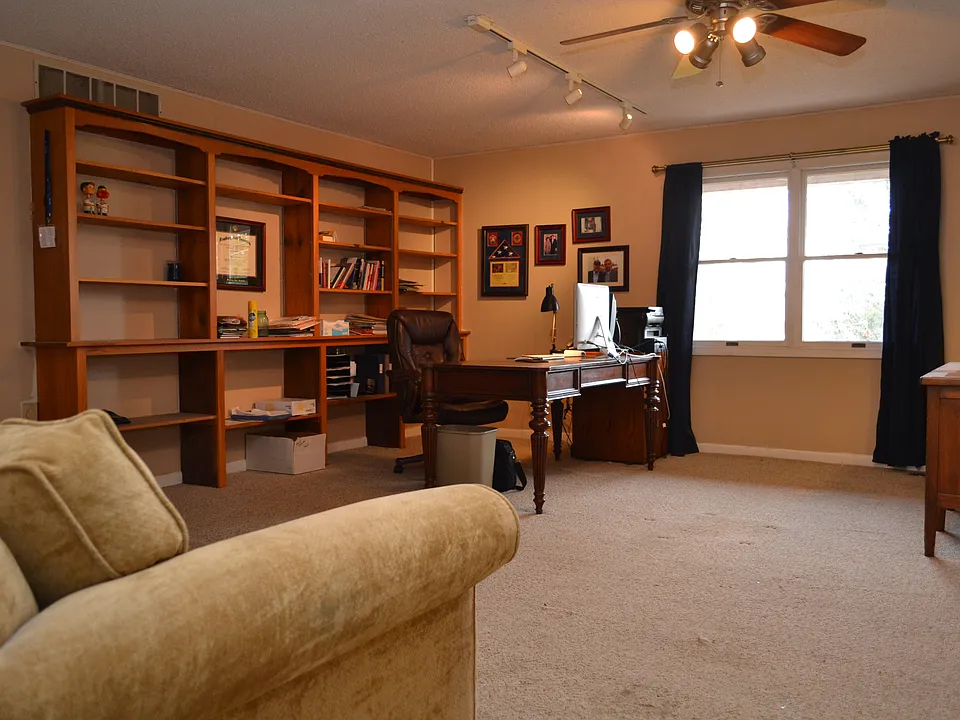 Lrg. family room/office.