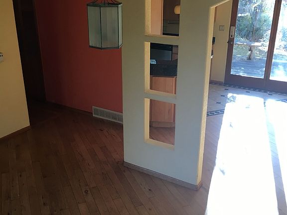 5th image of 4550 Squires Cir