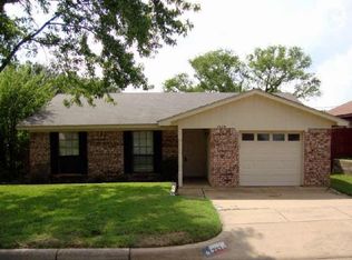 2824 Shaye Ln, Fort Worth, TX 76112