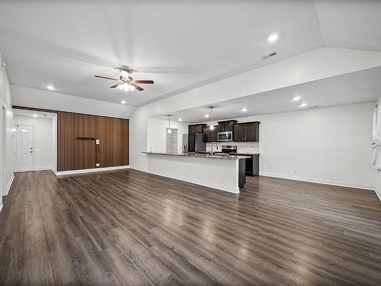 204 King Rd — Photo 6