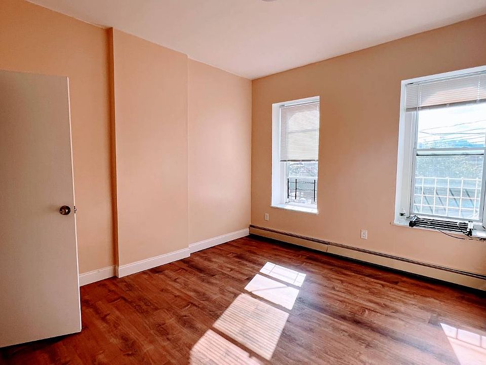 2nd image of 360 Berriman St #2