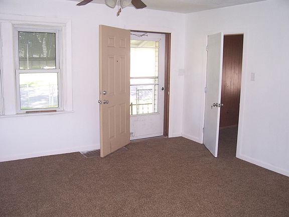 2nd image of 220 S Oakside Ave
