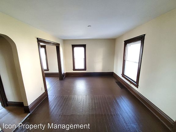 3rd image of 40 W Glenwood Ave