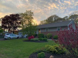 15 Oak St, Ronkonkoma, NY 11779
