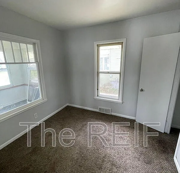 1553 Illinois Ave — Photo 3
