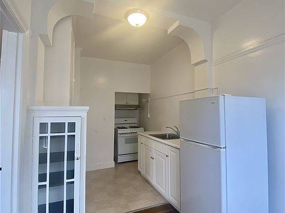 3rd image of 1075 Washington St APT 2
