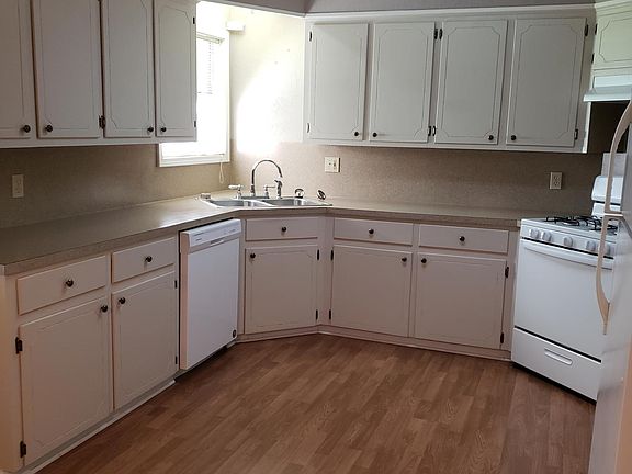 2nd image of 2907 Crockett St