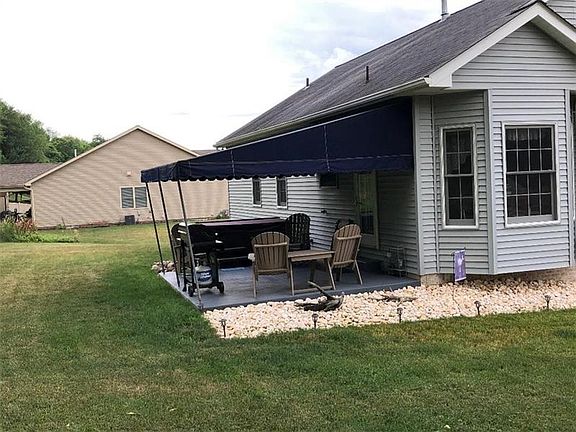 4th image of 92 Laurel Dr