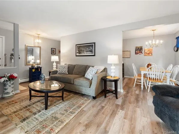 353 Foxwood Lane #353, Milford, CT 06461