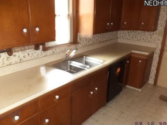 2nd image of 7060 Kral Dr