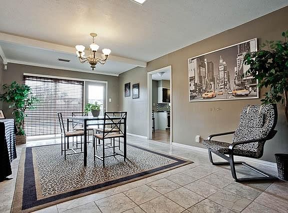 5th image of 2926 Maydelle Ln