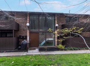 6840 Carriage Hill Dr #D-46, Brecksville, OH 44141