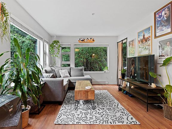 2nd image of 1679 Lloyd Ave #302