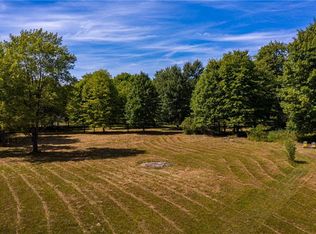 2055 N Keel Ridge Rd, Hermitage, PA 16148