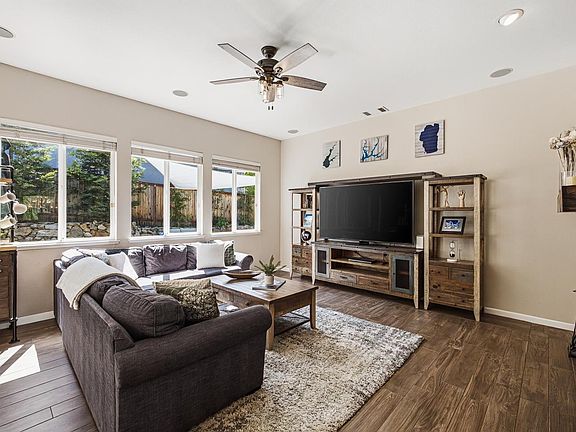 5th image of 1504 Halifax Way